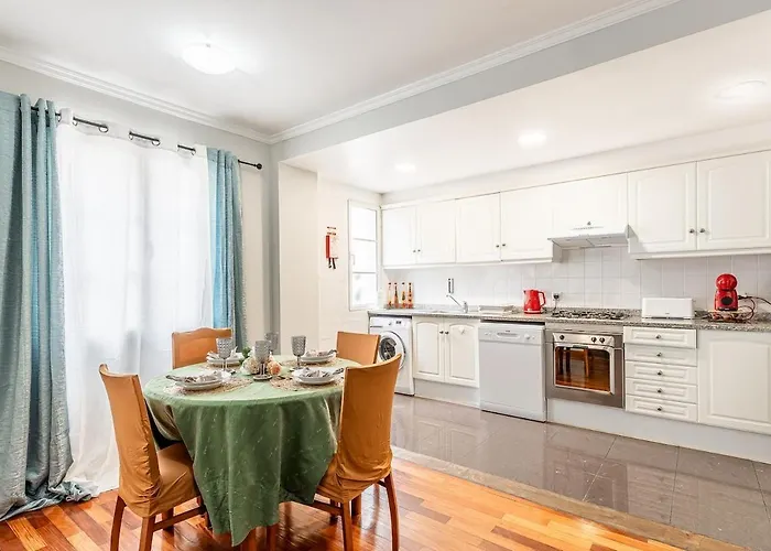 Lobos Village * 卡马拉-德洛布什