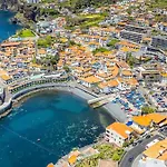 Lobos Village アパート