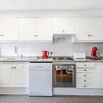 Lobos Village アパート